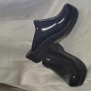 Patent leather black Dansko clogs